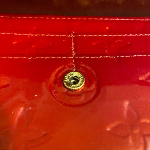 Authentic Louis Vuitton Vernis Sarah wallet. With COA - Picture 9 of 16